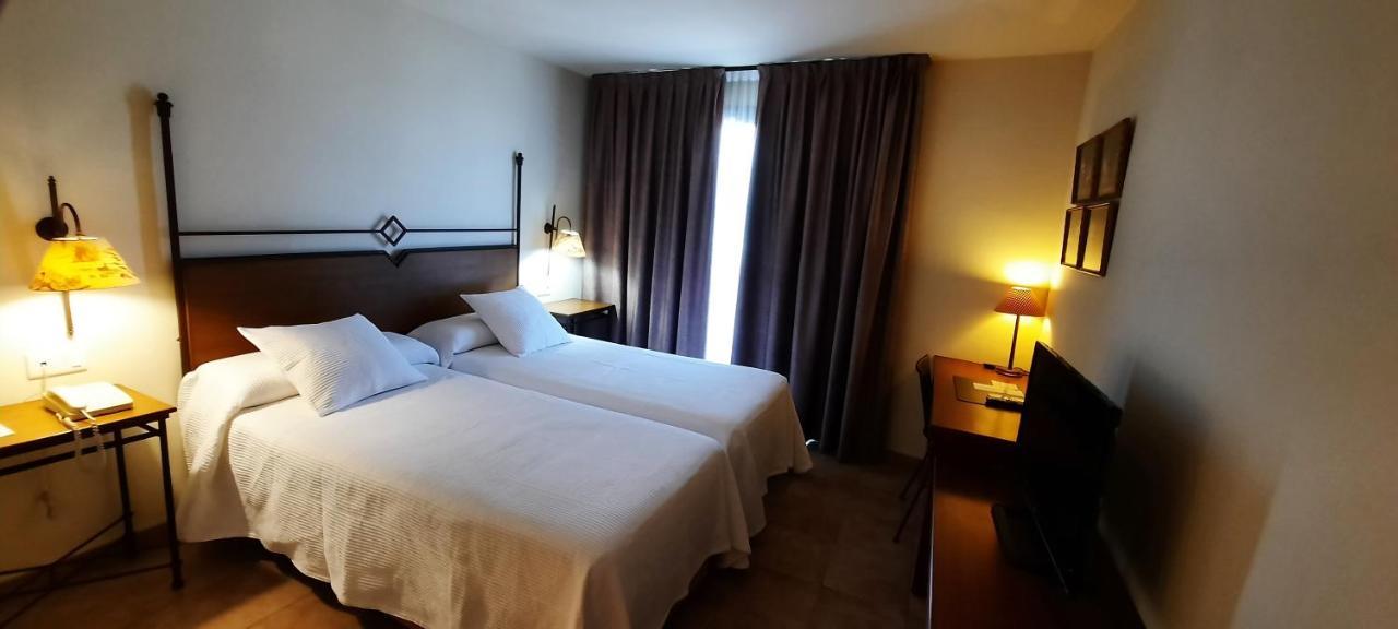 Sant Jordi Hotel Montbrió del Camp Kültér fotó